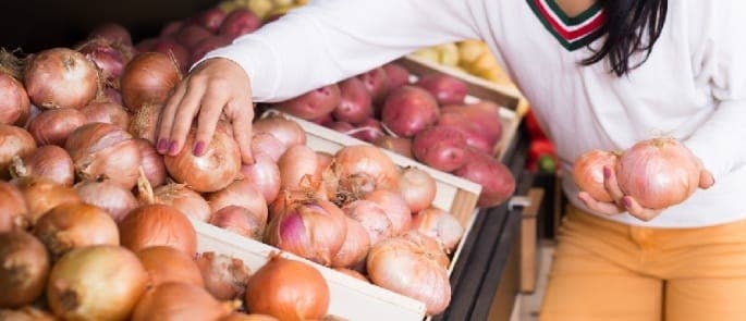 storing onions in a crate