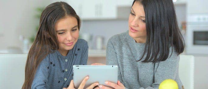 child using social media