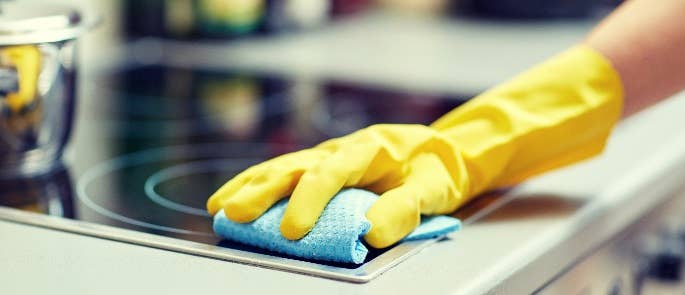 Cleaning a surface with a cloth