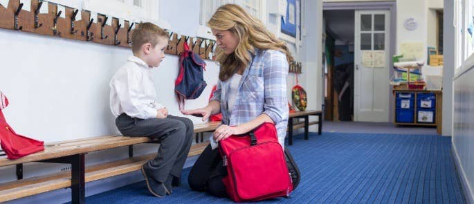 ouder en kind bespreken uitdagend gedrag