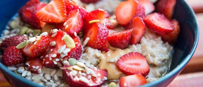 Porridge with strawberries