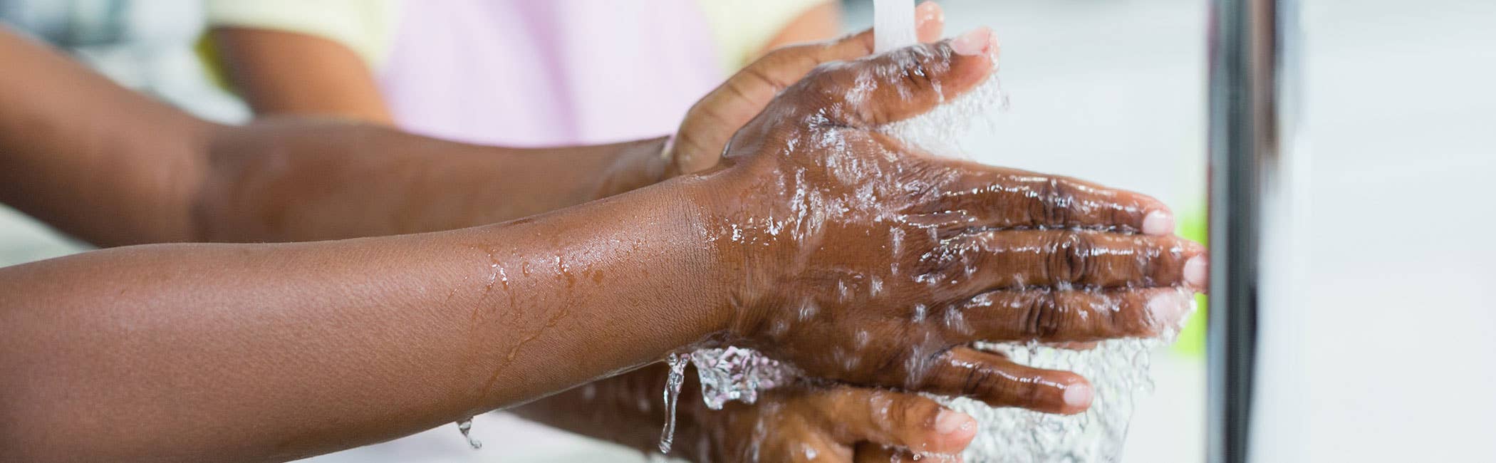 Hand-washing your dishes? This is how to spread the fewest germs