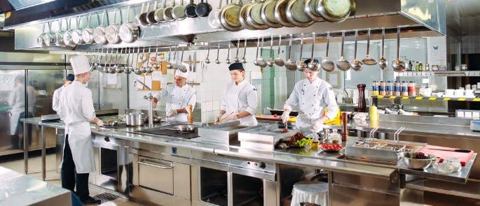 What Are The Differences Between A Chef A Cook