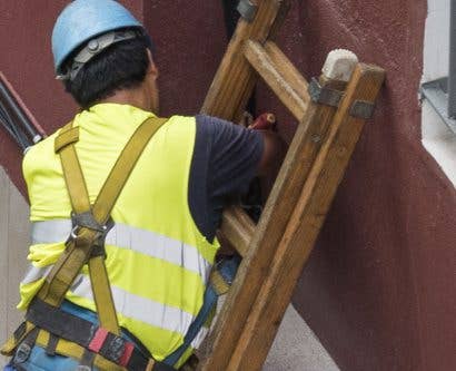 How to Safely Secure a Ladder