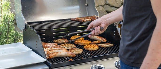 Cooking meat on the BBQ