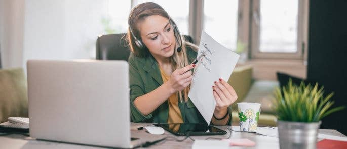 Teacher provide lessons to her students online