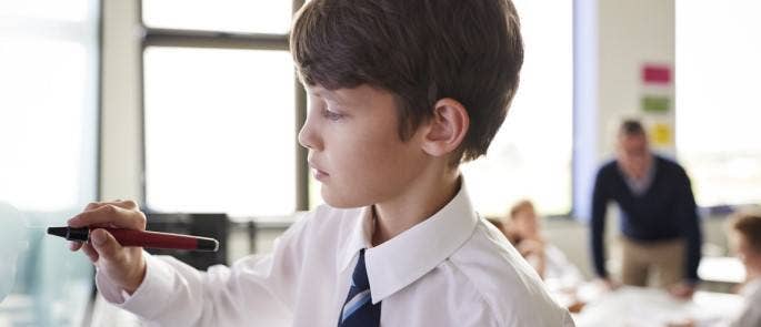 Child leaing in the classroom