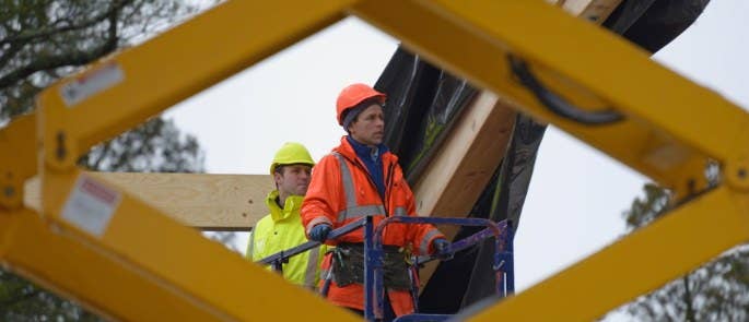 Workers on MEWP fall protection equipment