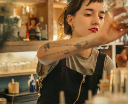 How to Become a Bartender