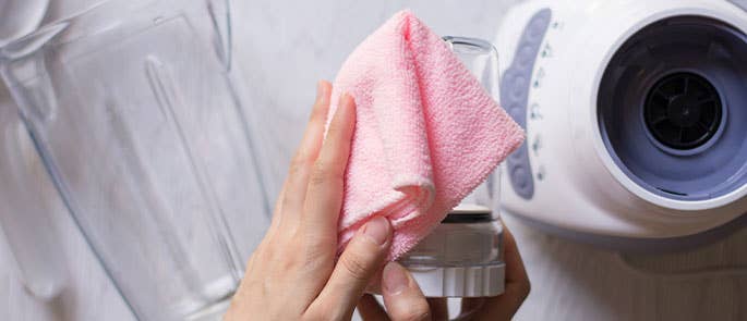 cleaning a blender 