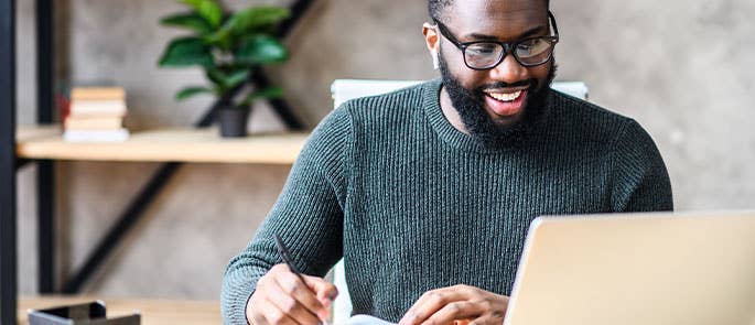 employee writing a critical reflection in the workplace
